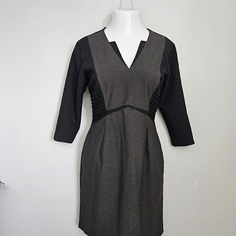 Antonio Melani Gray and Black Colorblocked  3/4 Sleeve V-Neck Fitted Dress Sz 8